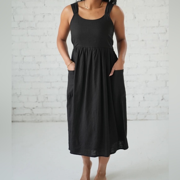 Little Cottonwood Dresses & Skirts - NWT Little Cottonwood Cottage Dress in Black (small)